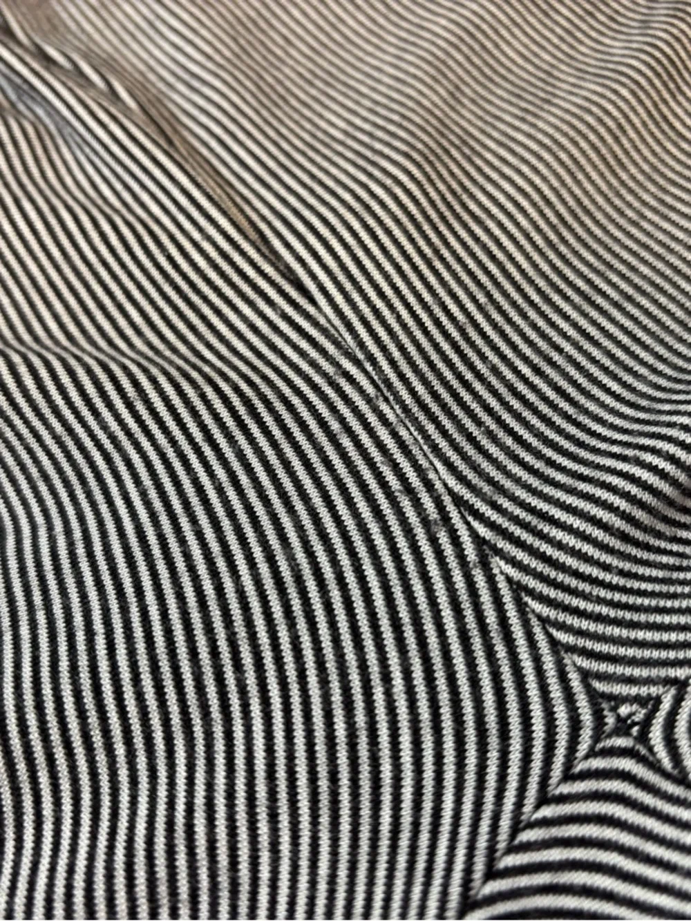 American Eagle Off-Shoulder Flutter Sleeve Women’s XL Black White Stripe Top - Picture 9 of 9